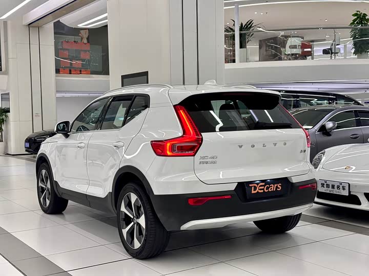 Volvo XC40 2025 B 4 WD — фото 4