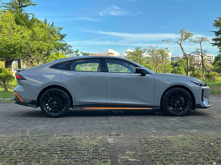 Changan UNI-V 2024 1.5 T Sport — фото 10