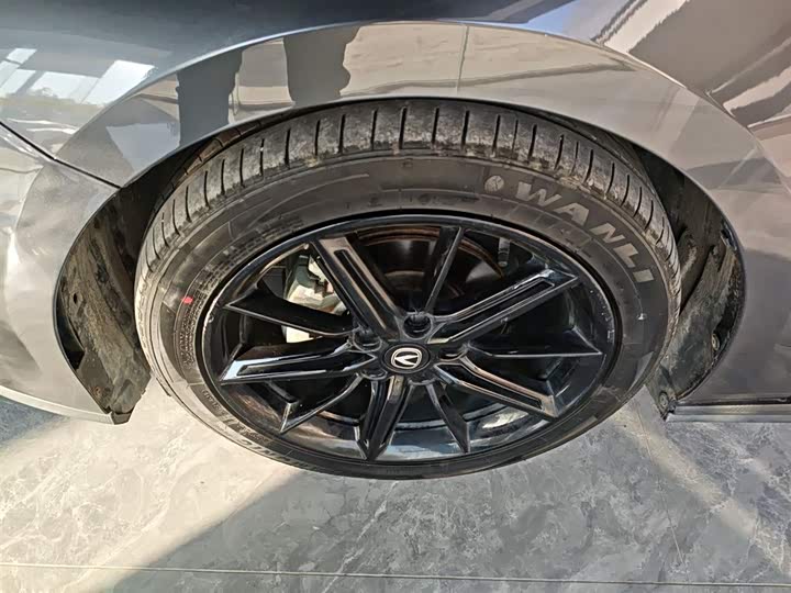 Changan UNI-V 2023 1.5 T Premium — фото 23