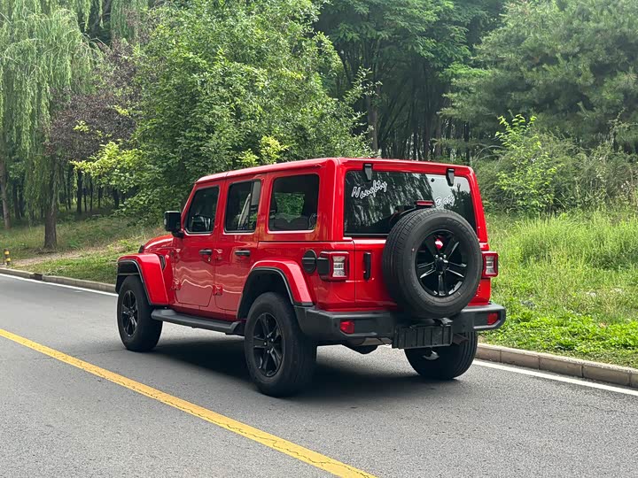 Jeep Wrangler — фото 7