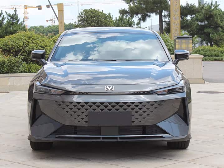 Changan UNI-V 2024 i DD 136km — фото 3
