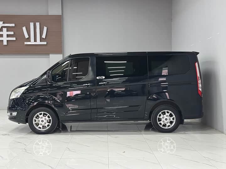 Ford Tourneo — фото 3