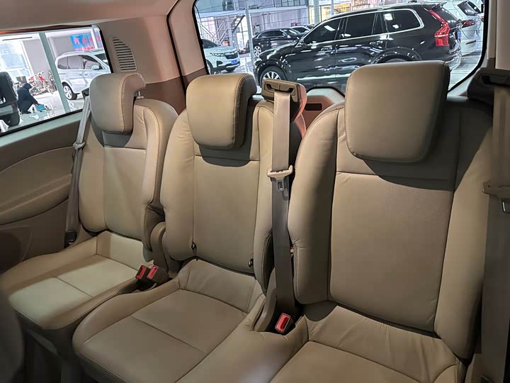 Ford Tourneo — фото 11