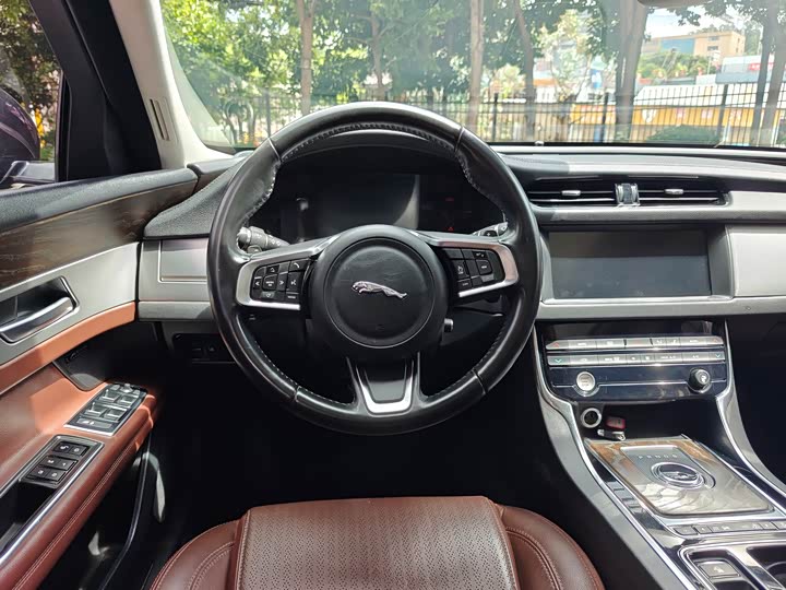 Jaguar XFL 2019 XFL 2.0 T 250 PS 2 WD — фото 11