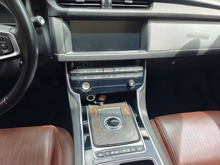 Jaguar XFL 2019 XFL 2.0 T 250 PS 2 WD — фото 13