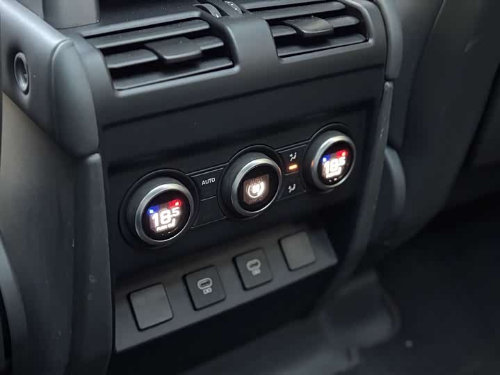 Land Rover Defender — фото 12