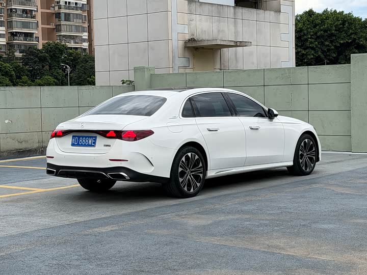 Mercedes-Benz E-Class 2024 E 300 L Sport — фото 9
