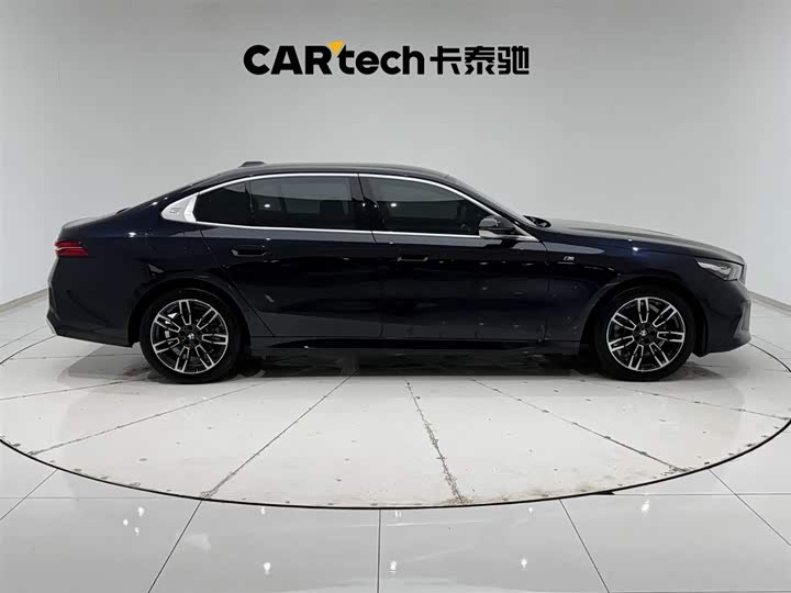 BMW 5-Series 2025 525 Li M — фото 12