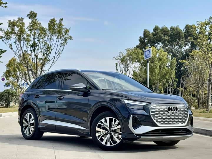 Audi Q4 e-tron 2022 40 e-tron — фото 3