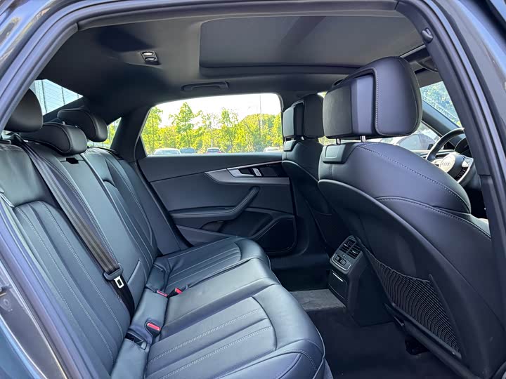 Audi A4L 2024 40 TFSI quattro RS — фото 15