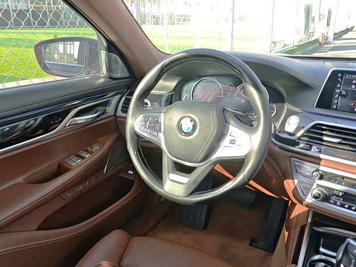 BMW 7-Series 2017 750 Li x Drive — фото 23