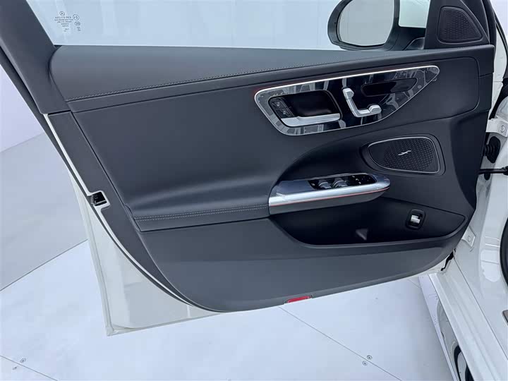 Mercedes-Benz C-Class 2025 C 260 L — фото 17
