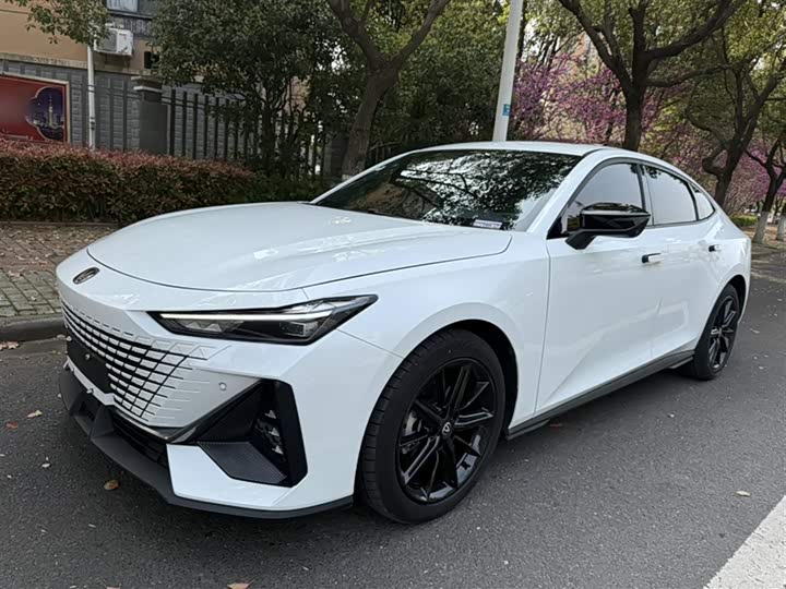Changan UNI-V 2023 1.5 T — фото 2