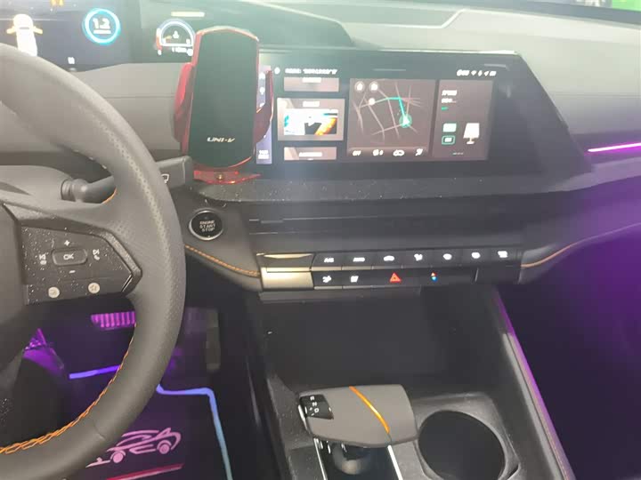 Changan UNI-V 2023 1.5 T — фото 6