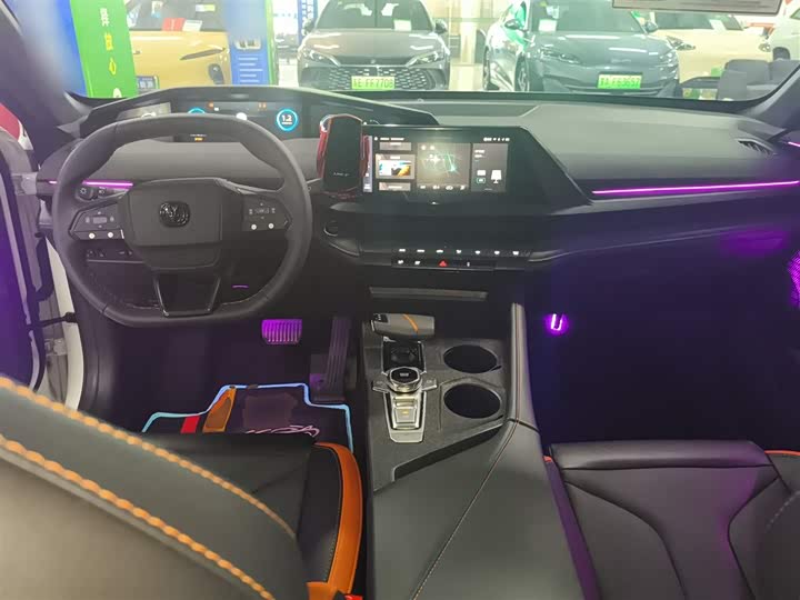 Changan UNI-V 2023 1.5 T — фото 3