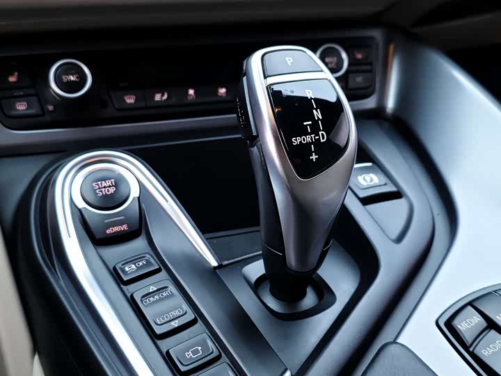BMW i8 2014 Standard — фото 39