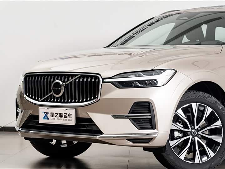 Volvo XC60 2025 B 5 4 WD — фото 3