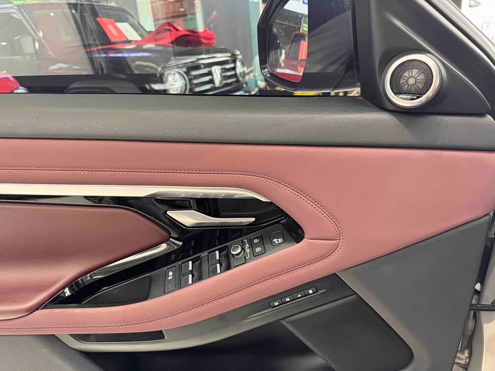 Land Rover Range Rover Evoque — фото 24