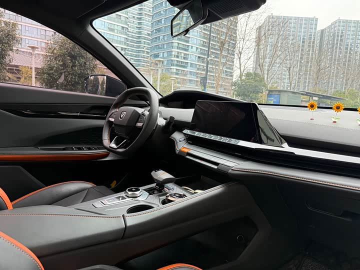 Changan UNI-V 2023 1.5 T Premium — фото 7
