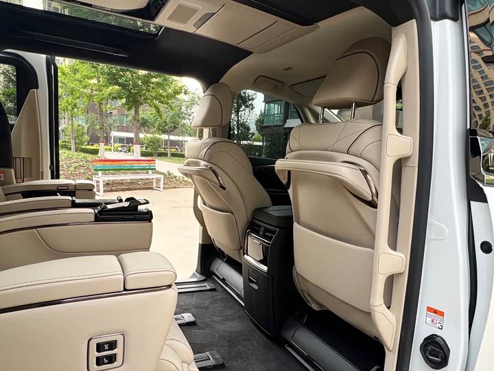 Toyota Vellfire — фото 11