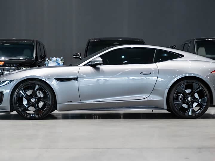 Jaguar F-TYPE 2024 P 300 75 — фото 4