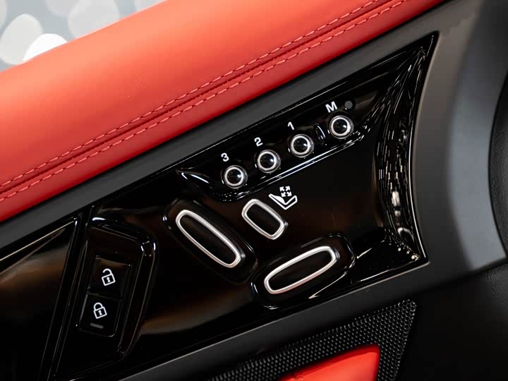 Jaguar F-TYPE 2024 P 300 75 — фото 17