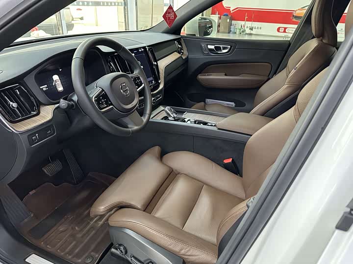 Volvo XC60 2022 B 5 4 WD — фото 7