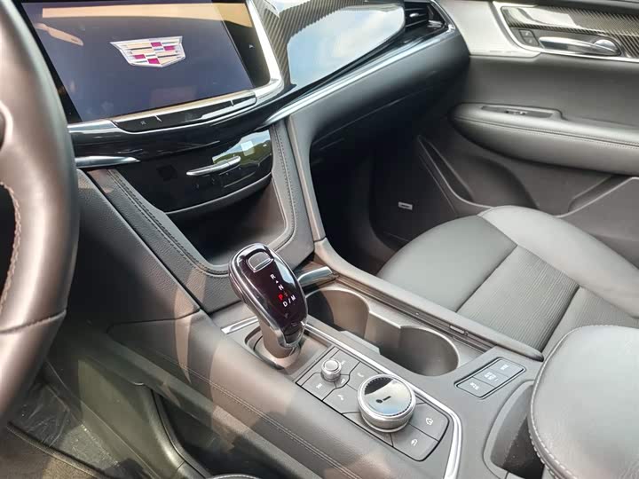 Cadillac XT6 2025 2.0 T 4 WD — фото 15