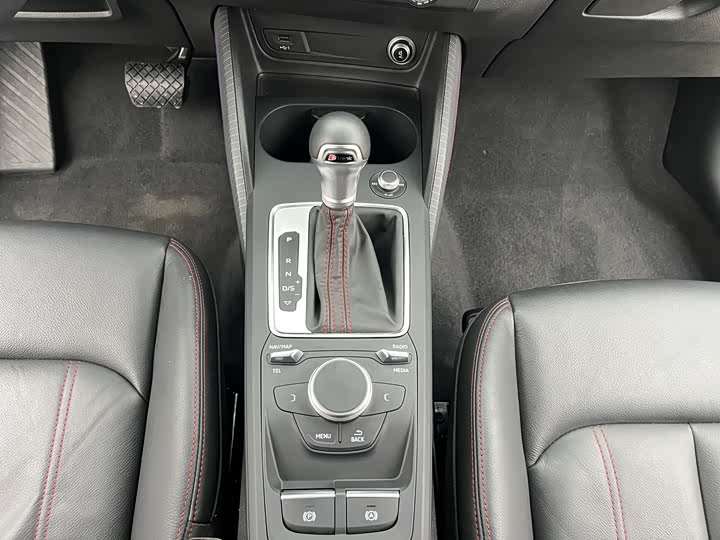 Audi Q2L 2023 35 TFSI — фото 11