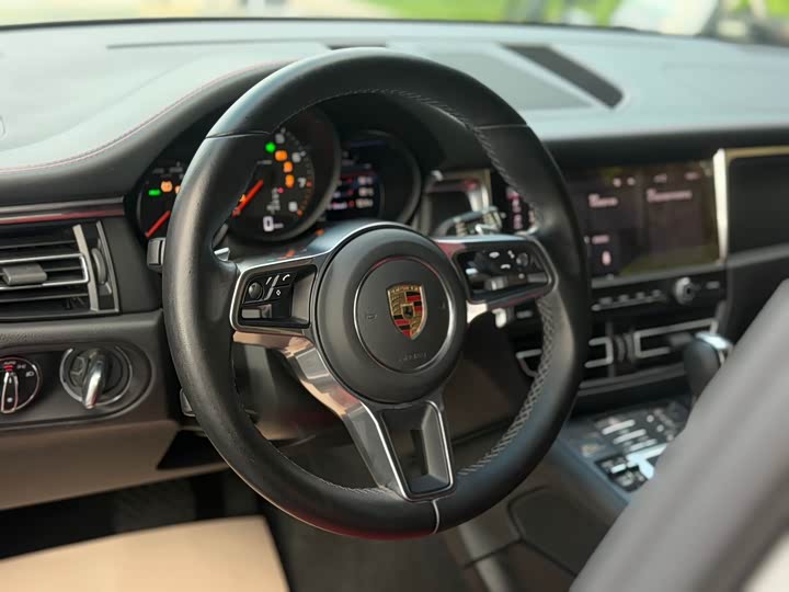 Porsche Macan 2022 Macan 2.0 T — фото 6