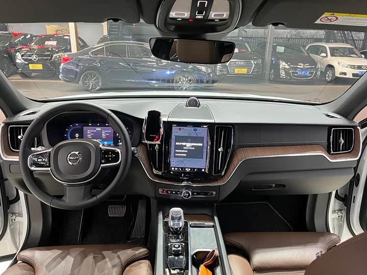 Volvo XC60 2023 B 5 4 WD — фото 13