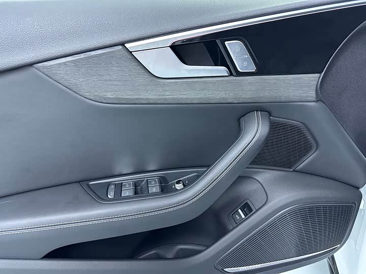Audi A4L 40 TFSI люкс-динамик — фото 10