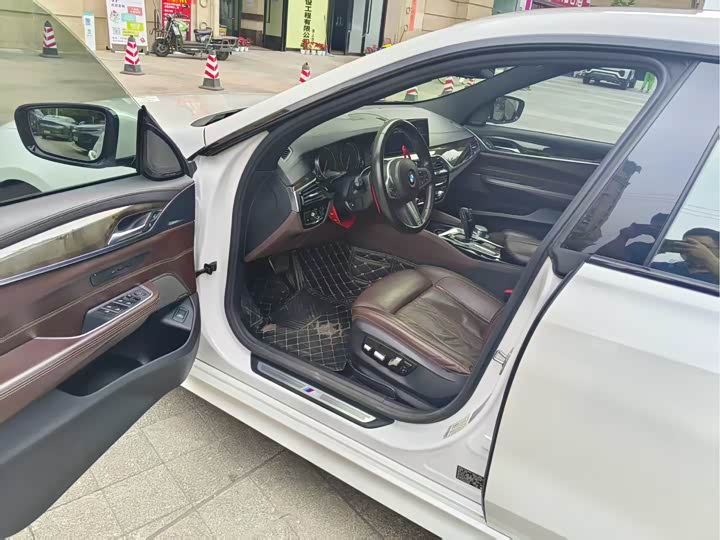 BMW 6-Series 2018 640i x Drive M — фото 2