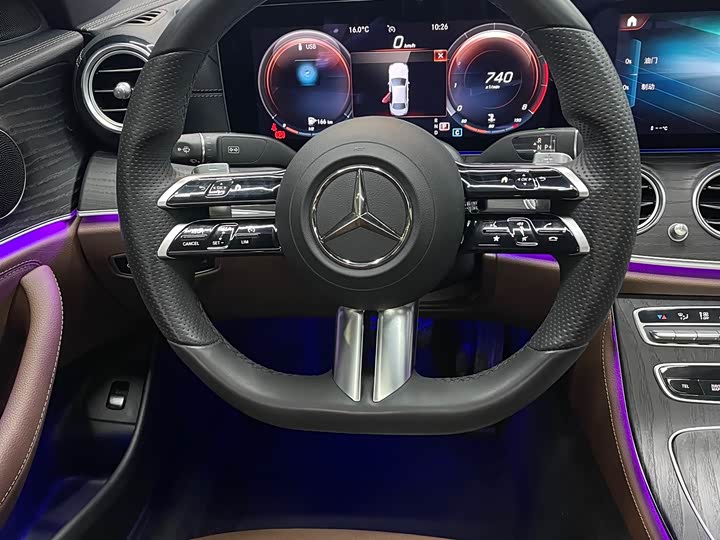 Mercedes-Benz E-Class 2022 E 260 L Sport — фото 13
