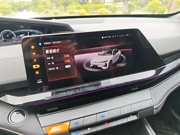 Changan UNI-V 2024 1.5 T Premium — фото 12