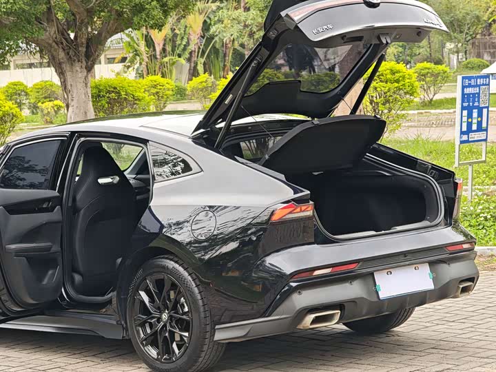Changan UNI-V 2024 1.5 T Premium — фото 16