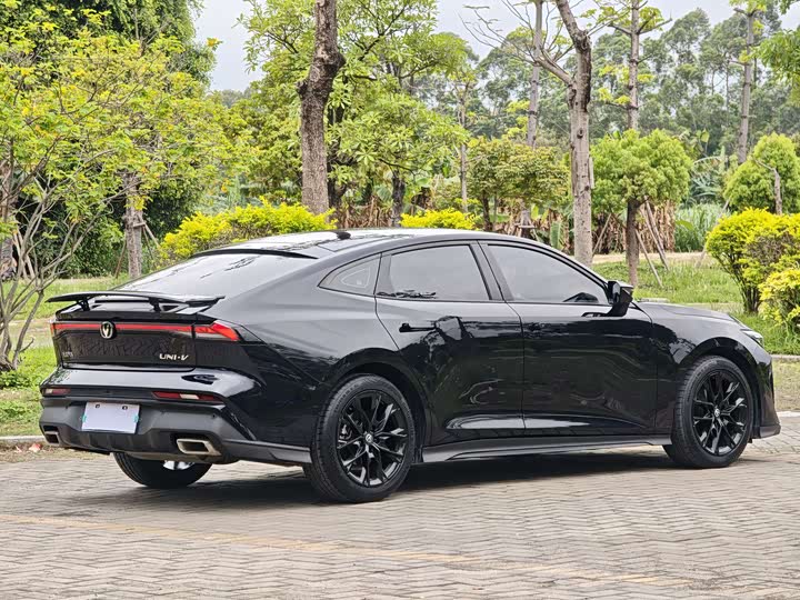 Changan UNI-V 2024 1.5 T Premium — фото 20