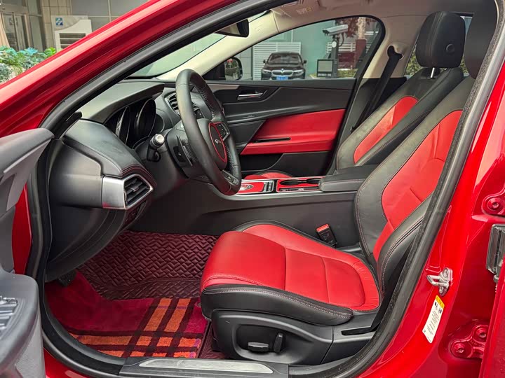 Jaguar XE 2015 2.0 T 200 PS R-Sport — фото 10