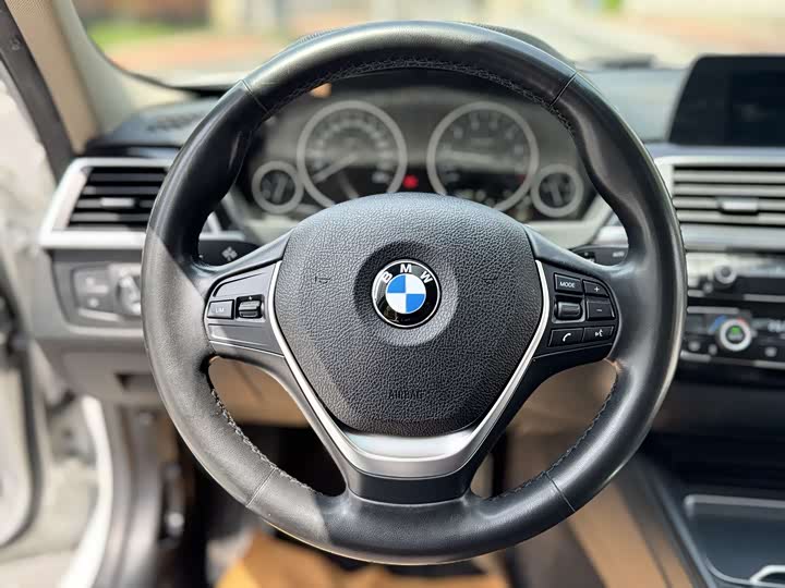 BMW 3-Series 2018 320 Li — фото 13