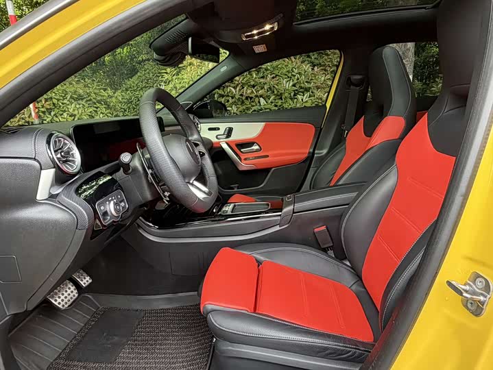 Mercedes-Benz A-Class 2024 AMG A 35 4 MATIC — фото 7