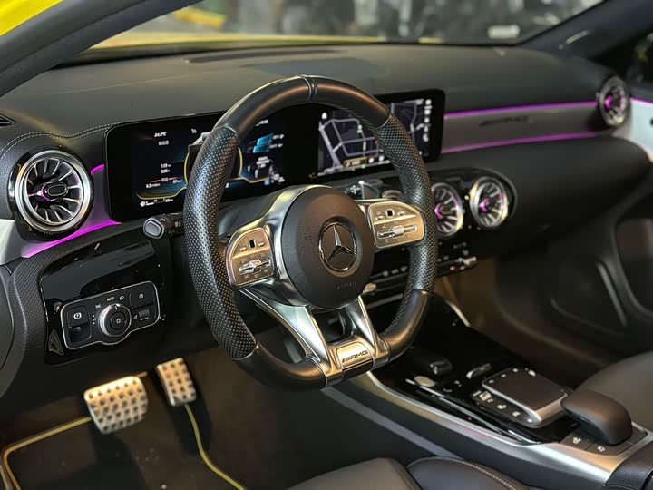 Mercedes-Benz A-Class 2023 AMG A 35 4 MATIC — фото 10