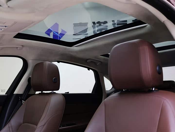 Jaguar XFL 2018 XFL 2.0 T 250 PS — фото 27