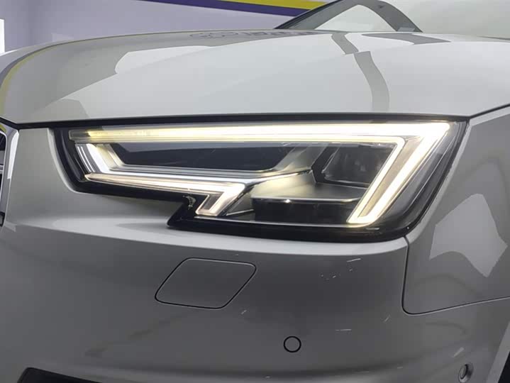 Audi A4L 2018 30 40 TFSI — фото 5