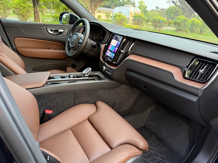 Volvo XC60 Hybrid 2024 T 8 PHEV 4 WD — фото 17