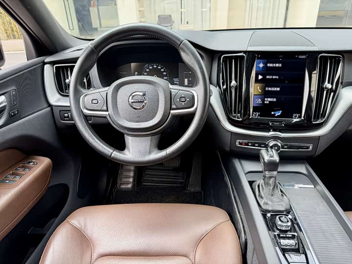 Volvo XC60 2021 T 5 4 WD — фото 11