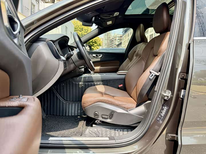 Volvo XC60 2021 T 5 4 WD — фото 9