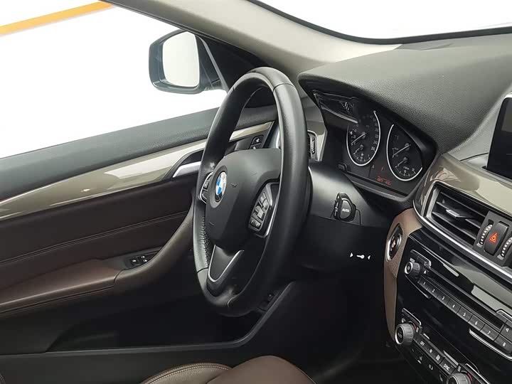 BMW X1 2018 x Drive 20 Li — фото 22