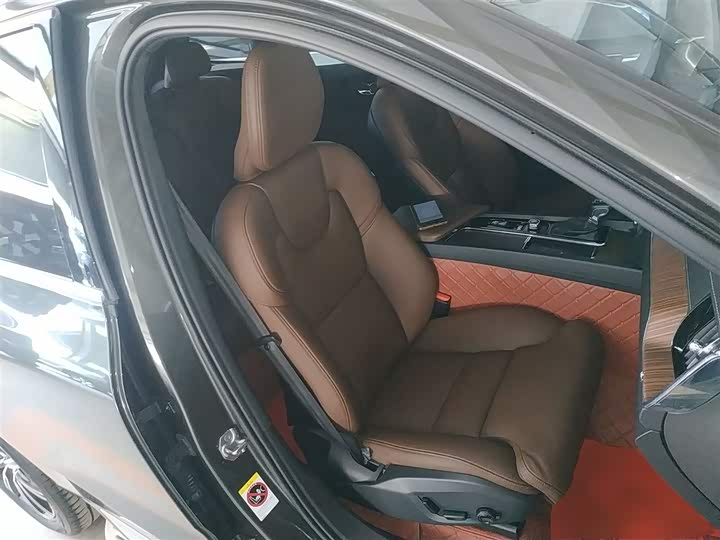 Volvo XC60 2021 T 5 4 WD — фото 25