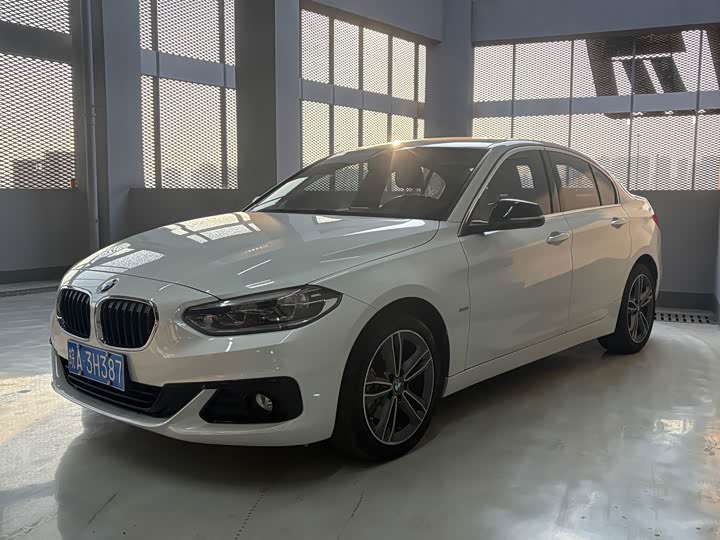 BMW 1-Series 2018 118i Sport — фото 1