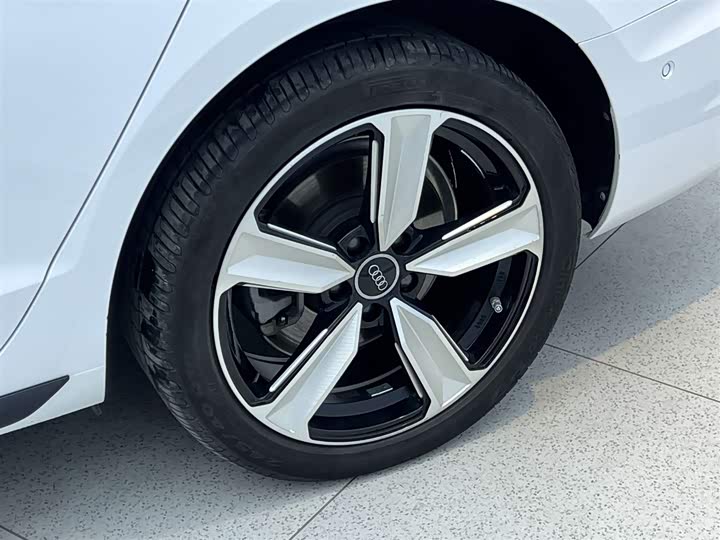 Audi A4L 2022 40 TFSI — фото 9
